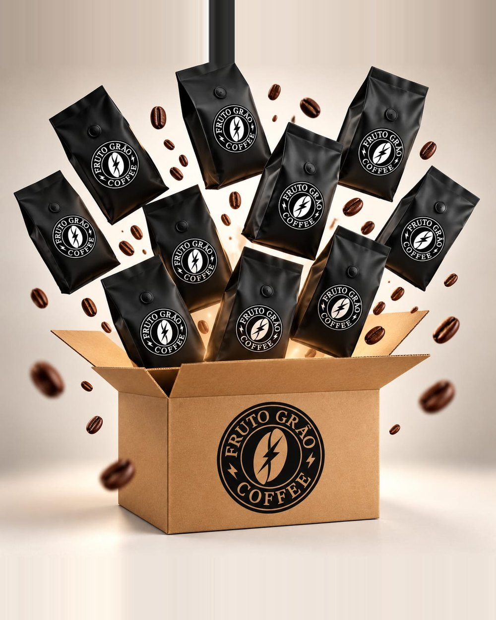 Caixa de 5 kg da Fruto Grão Coffee com dez pacotes de 500 g do café torra escura saindo dela
